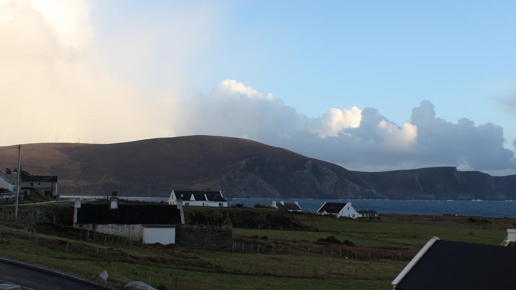 Atlantic Breeze Bed and Breakfast Keel  Buitenkant foto