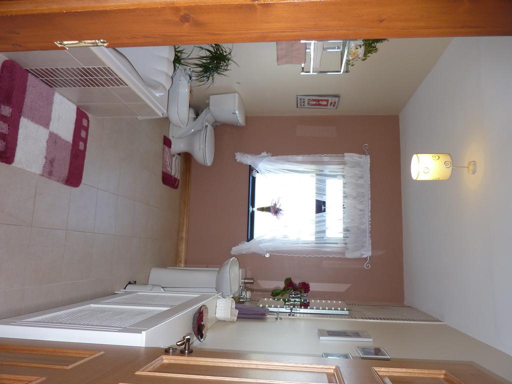 Atlantic Breeze Bed and Breakfast Keel  Buitenkant foto